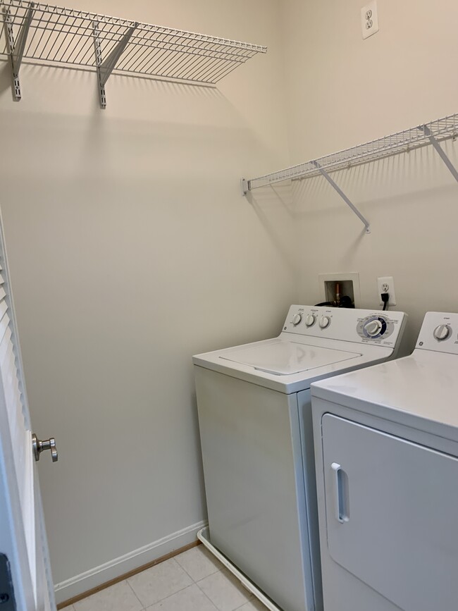 Foto del edificio - 21228 McFadden Sq
