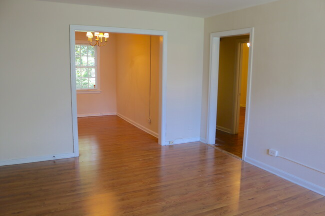 Building Photo - 2840 Fairway Dr