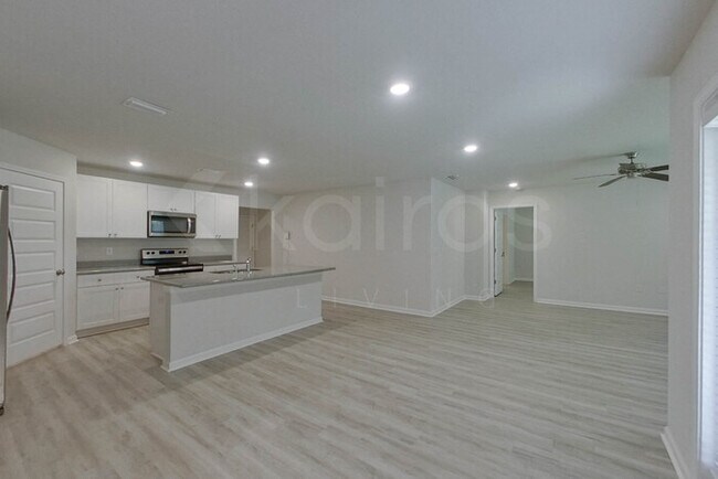 Foto del edificio - 393 Monarch Ln