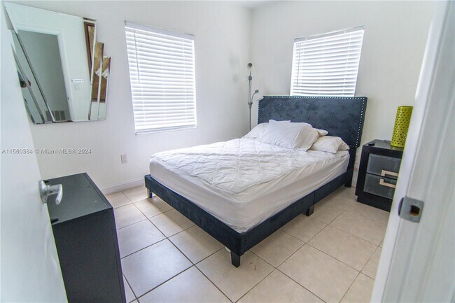 Building Photo - 1334 NW 43rd St