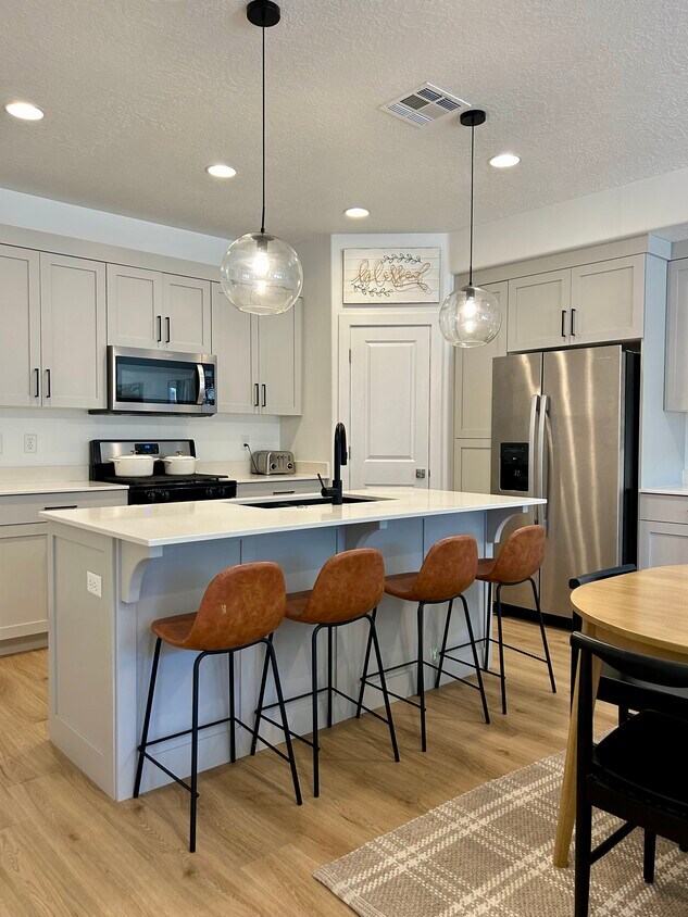 Foto principal - 832 S American Beech Ln