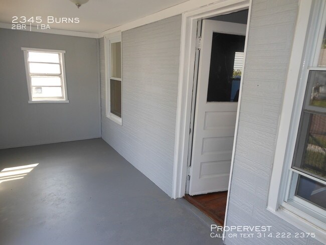 Foto del edificio - 2345 Burns Ave