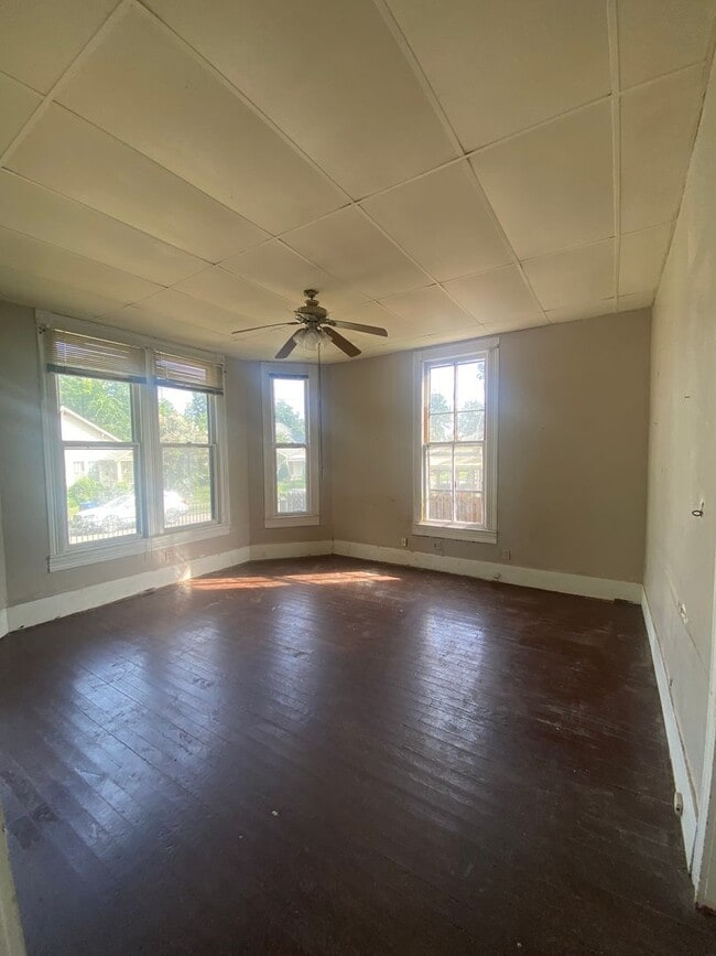Building Photo - 300 N 17th St