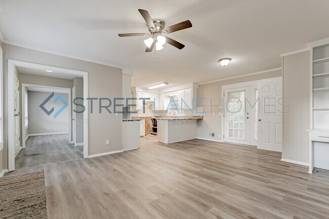 Building Photo - REDUCED!