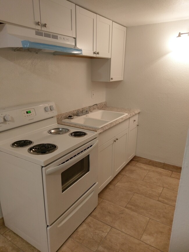 Building Photo - Monterey Palms Apartments