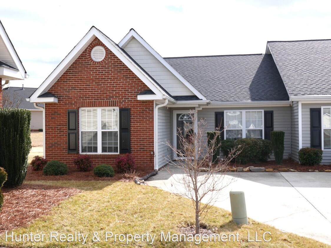 Foto principal - 3 br, 2 bath House - 2432 Wynbrook Square ...