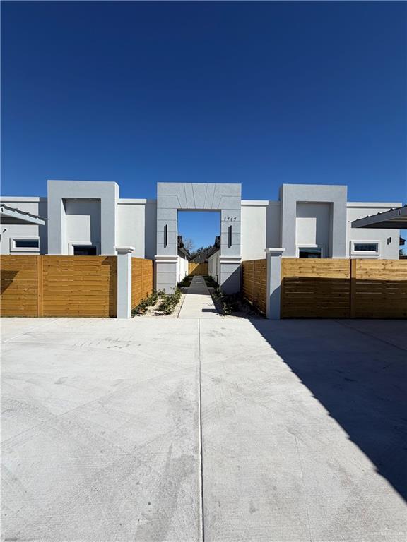 Building Photo - 12 Monaco N Dr