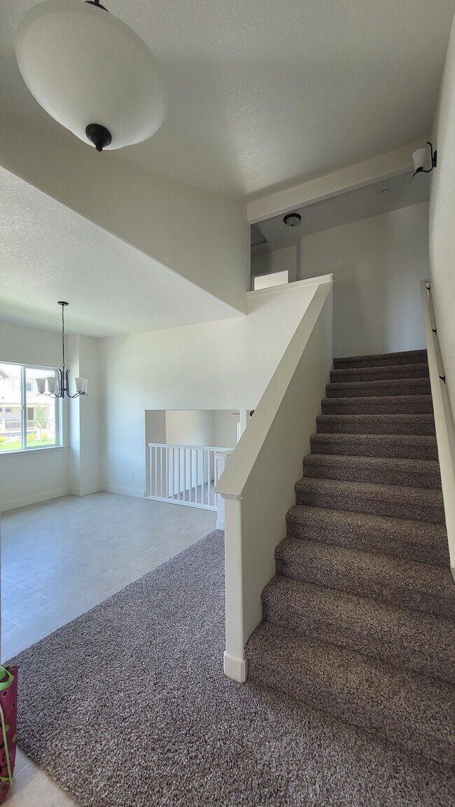 Foto del edificio - 438 Halcyon Wy