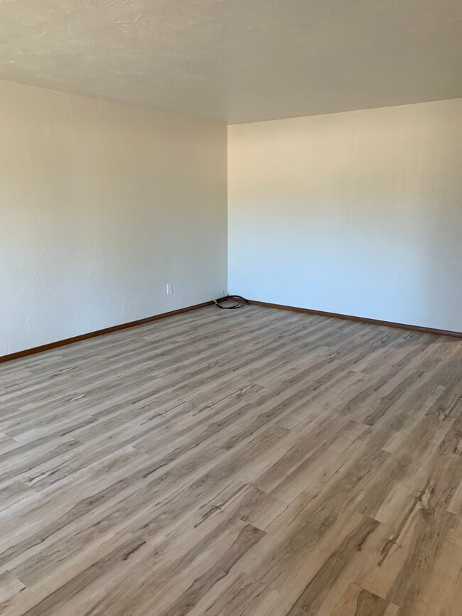 Building Photo - 890 Morton Pl