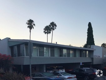 Foto principal - 1820 N La Brea Ave