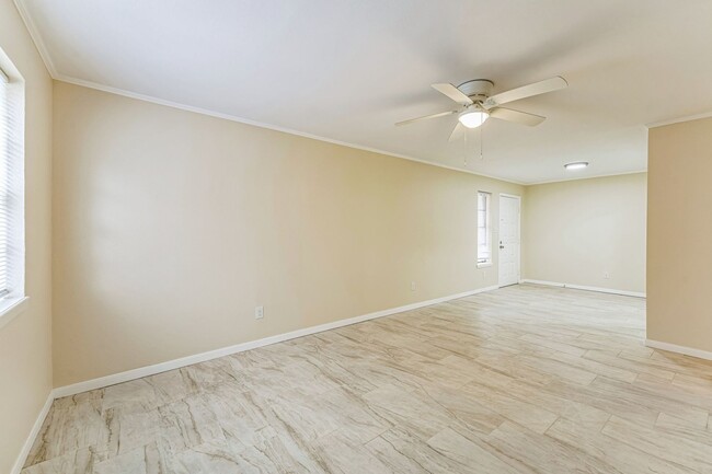 Building Photo - Renovated  condo in the heart of McAllen, ...