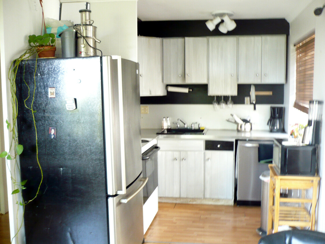 Primary Photo - 1238 Larrabee St