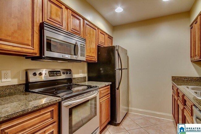 Building Photo - 210 15th St E