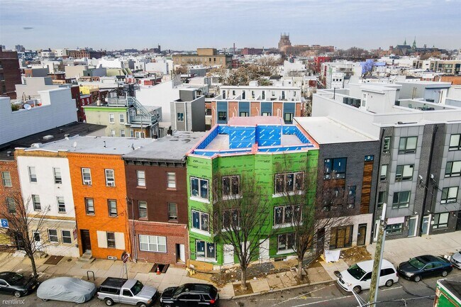 Foto del edificio - Studio, 1 bath Triplex - 2554 FRANKFORD AV...