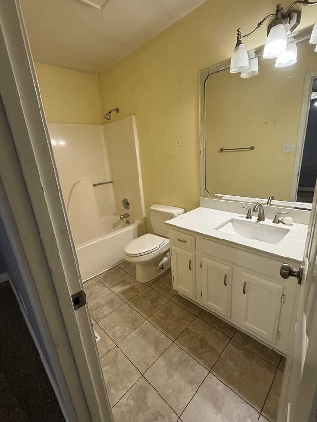 Building Photo - 2425 Downing Dr
