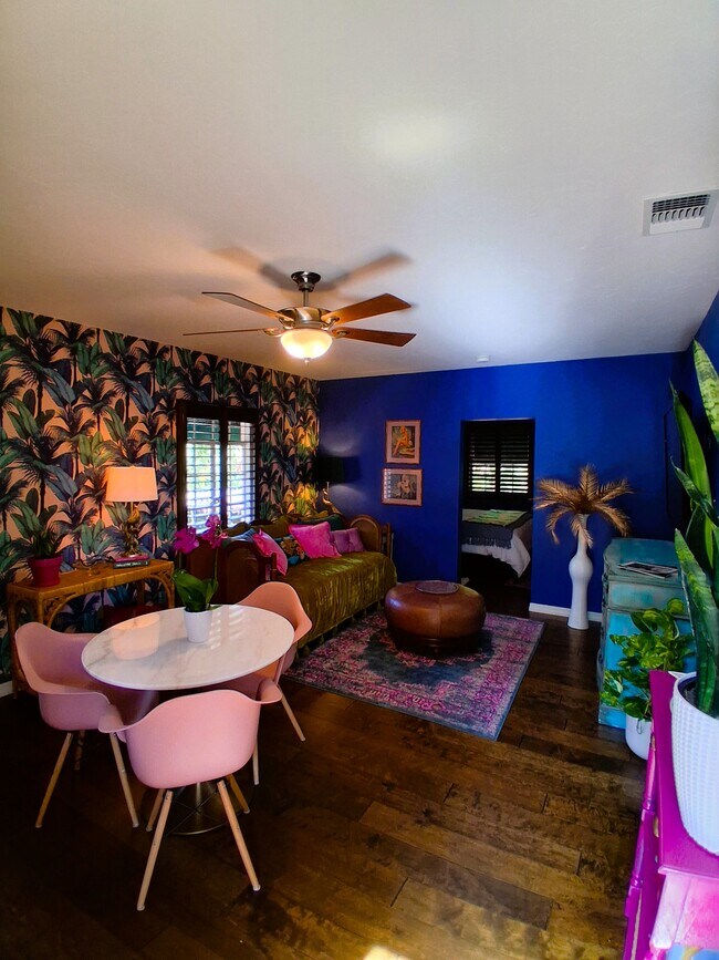 Foto del edificio - 451 Woodland Dr