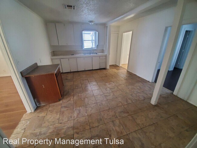 Building Photo - 4 br, 1 bath House - 541 E Seminole Pl N