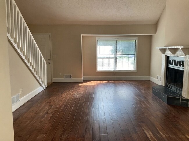 Building Photo - 1603 Kings Ridge Dr NW
