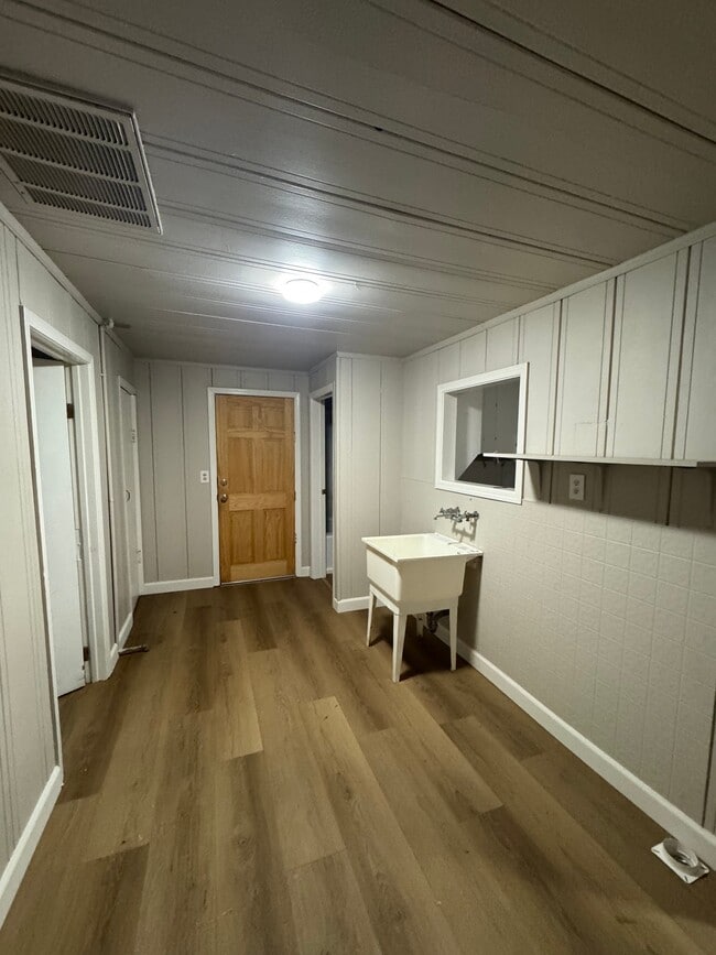Foto del edificio - 134 Almond Ave