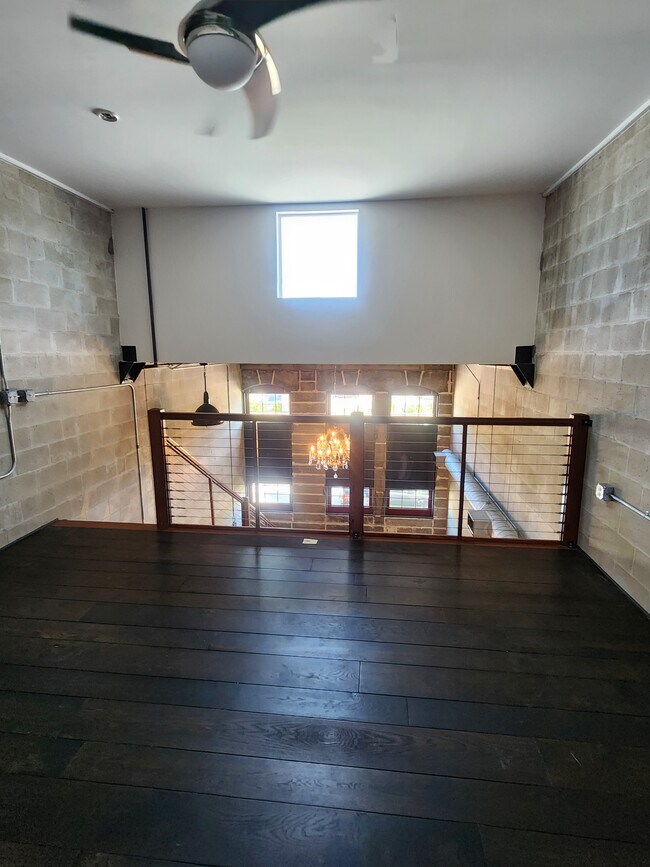 Building Photo - 2001 E 2nd Ave