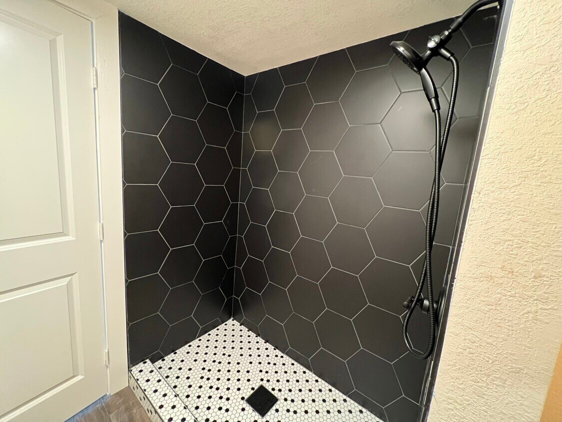 Shower - 34402 N 53rd St