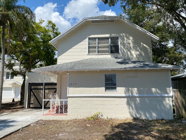 Foto del edificio - 18th Ave S Triplex