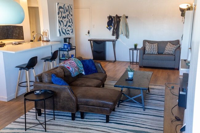 Foto del edificio - 2225 Buchtel Blvd