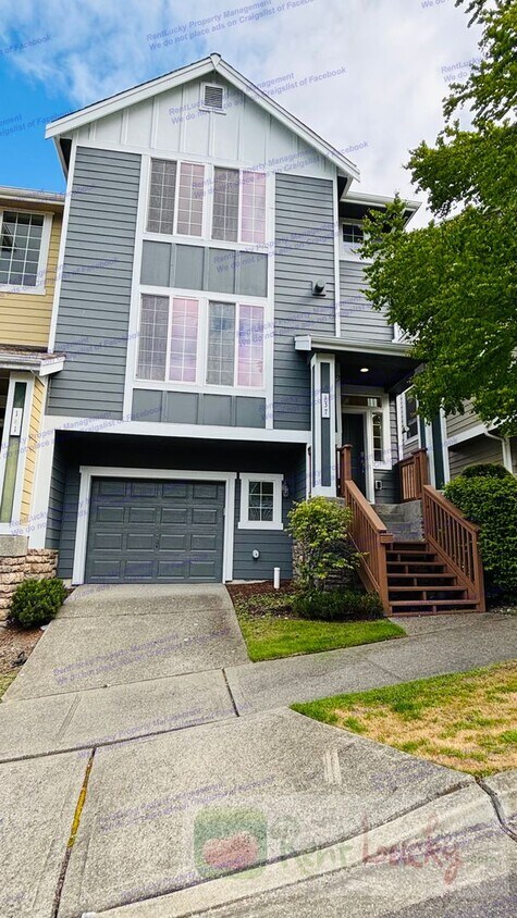 Foto principal - Bright and Spacious Fircrest Townhome in U...