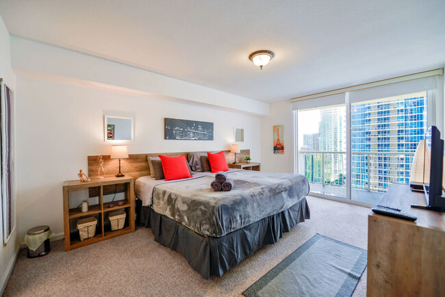 Building Photo - 1200 Brickell Bay Dr