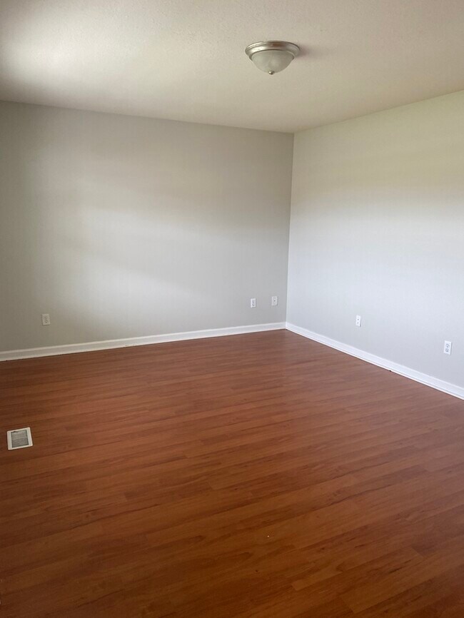 Building Photo - Highland Park 3 Bed