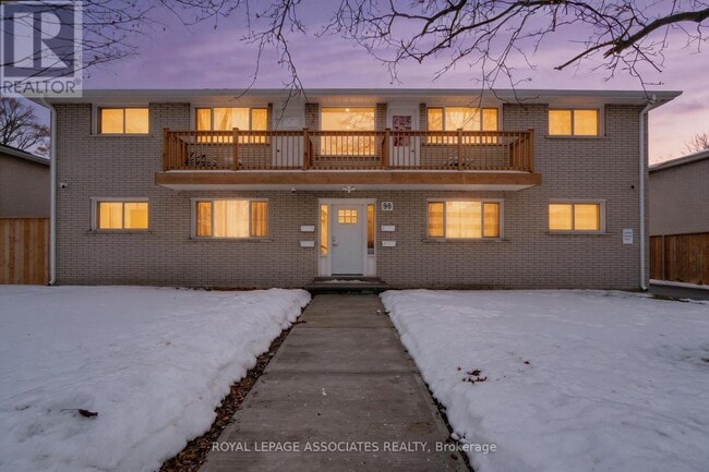 Photo du bâtiment - 98 Sixth Ave