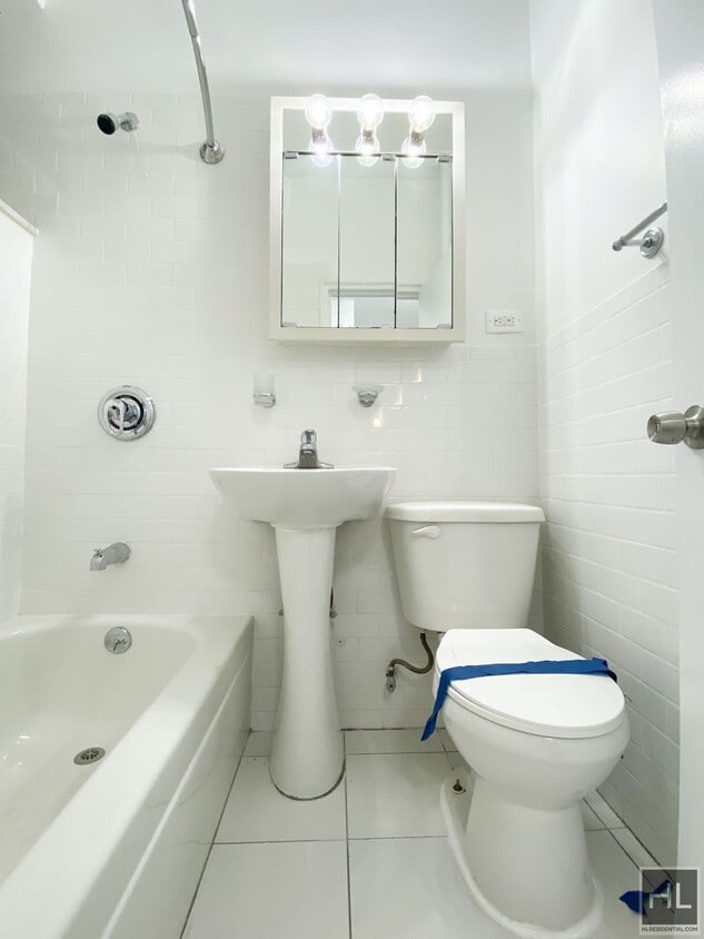 Building Photo - AMAZING STUDIO APARTMENT!! AMAZING DEAL! W...