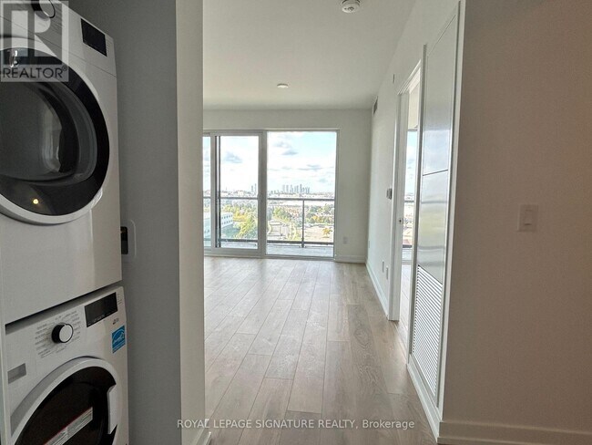 Photo du bâtiment - 1100 Sheppard Ave W