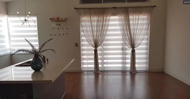 Foto del edificio - 1433 NW 153rd Ave