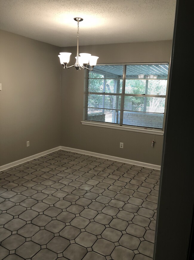 Breakfast nook - 1808 Laney Dr