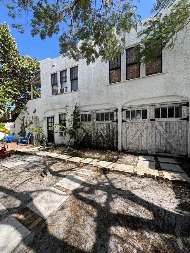 Foto del edificio - 318 S J St