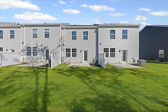 Photo - 27 Whaler Dr House