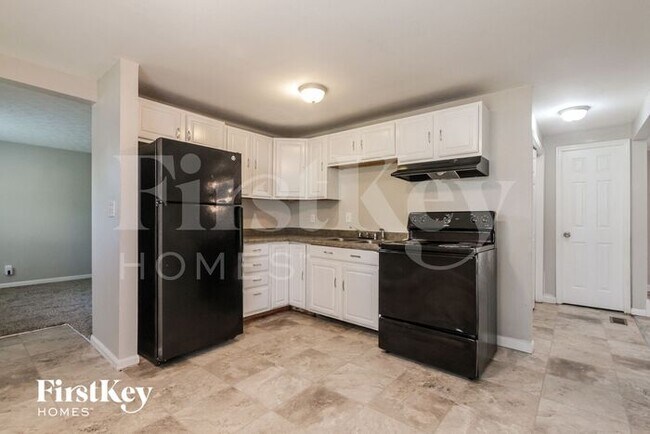 Building Photo - 6002 Gateway Dr