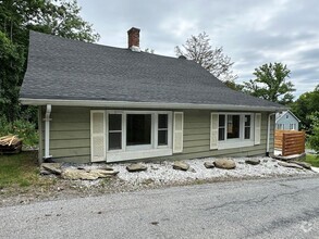 Building Photo - 7 Cedar St