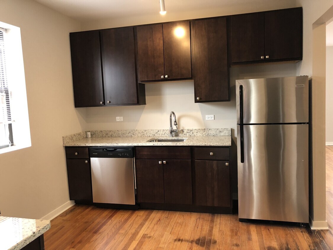Foto principal - 4815 N Christiana Ave