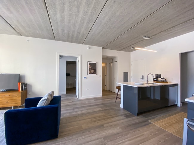 Photo - 750 W Sheridan Rd Apartment