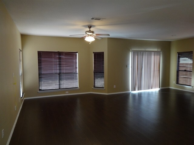 Building Photo - 6001 Melanie Dr