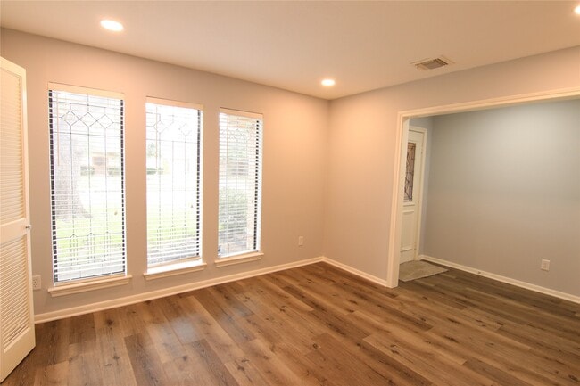 Foto del edificio - 12511 Ella Lee Ln