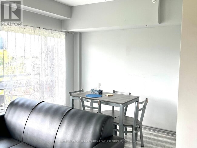 Photo du bâtiment - 275 Larch St