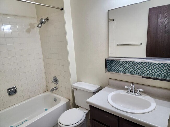 Building Photo - 2625 Prescott Cir E