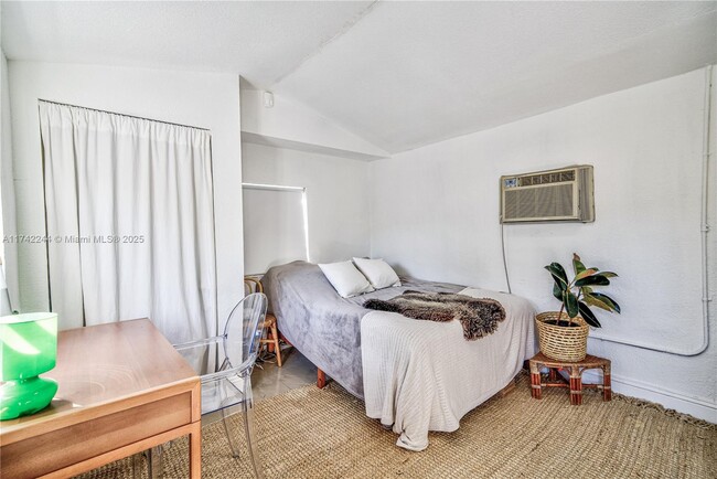 Foto del edificio - 280 NW 44th St