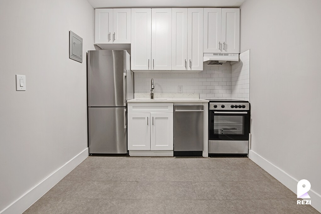 Primary Photo - 416 W 23rd St
