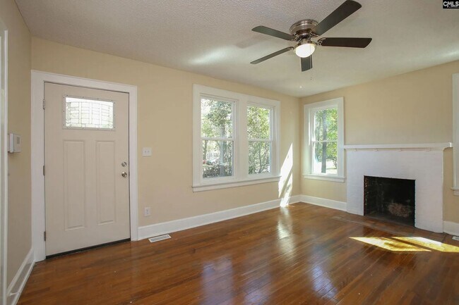 Foto del edificio - Charming 3-Bedroom Home in the Heart of Rosewood – Available July 2026!