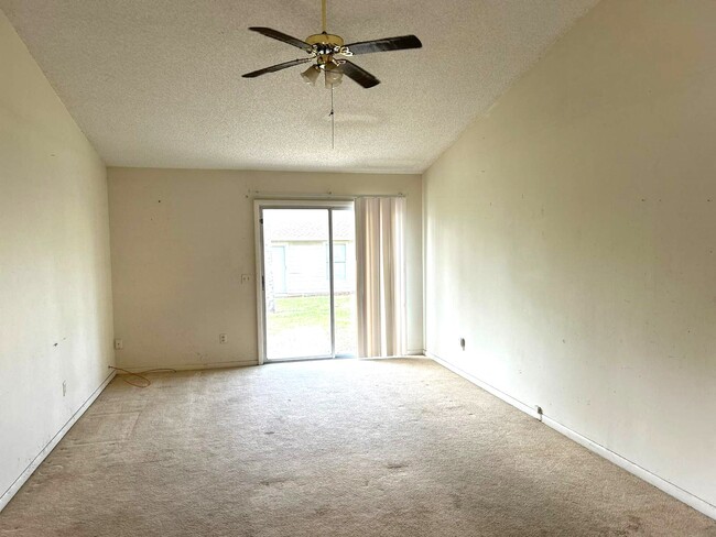 Building Photo - 32 Sandalwood Ct