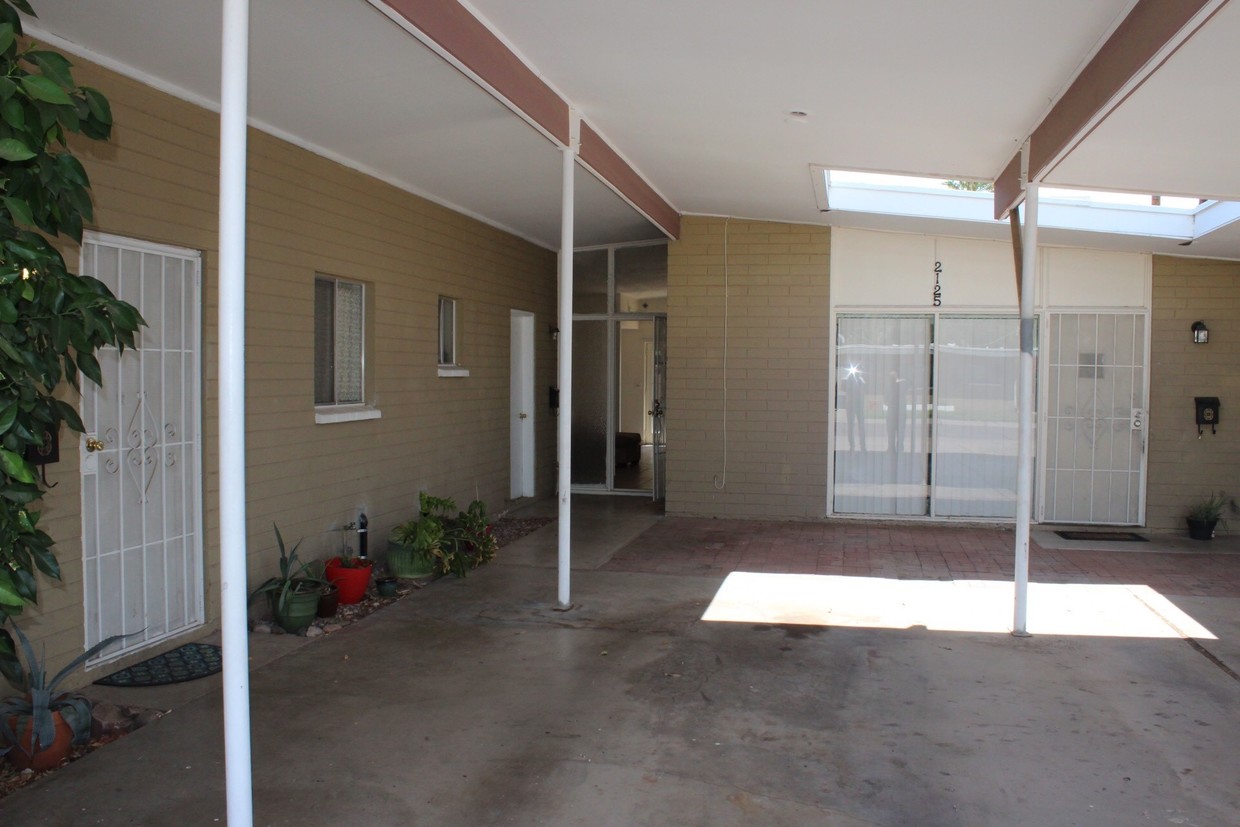 Building Photo - 2121-2127 S Granada Dr